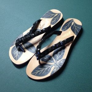 🎉HP🎉New Size 6 Black Rhinestone Flip Flops